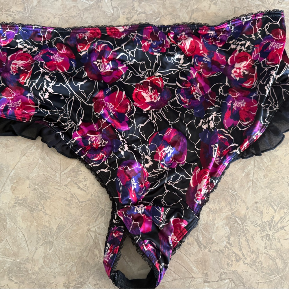 Torrid Size 2 Satin Ruffle Underwire Bra/Panty Set - Picture 6 of 8